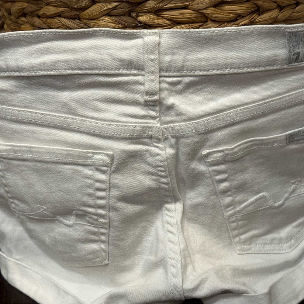 7 For All Mankind white denim roll short - Picture 2 of 5